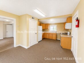 412 N Cedar St in Chaska, MN - Building Photo - Building Photo