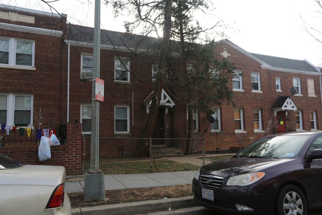 1421 Staples St NE in Washington, DC - Foto de edificio