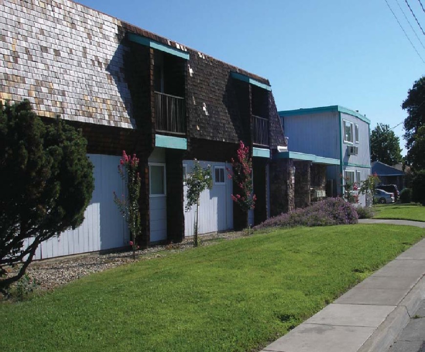 Lorrie Ann Apartments in Yuba City, CA - Building Photo