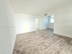 2011 Bay Dr in Miami Beach, FL - Building Photo