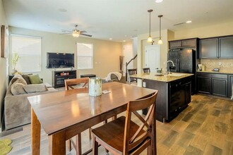 2119 Makenna Dr in Fresno, CA - Building Photo - Building Photo