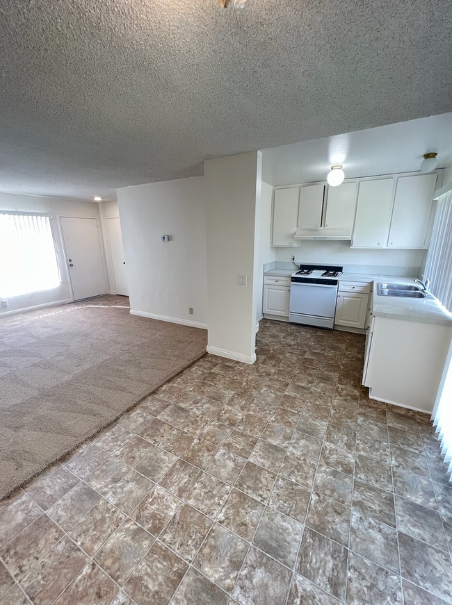 10483 Londonderry Ave in San Diego, CA - Building Photo - Building Photo