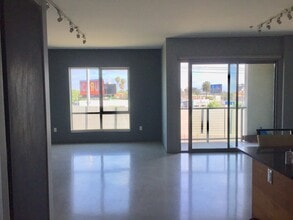 11500 Tennessee Ave, Unit 328 in Los Angeles, CA - Building Photo - Building Photo