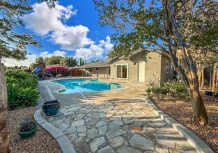 1251 Buckingham Dr in Thousand Oaks, CA - Building Photo - Building Photo