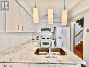 7 Farnham Dr in Brampton, ON - Building Photo - Building Photo