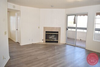 7561 LA JOLLA Blvd in La Jolla, CA - Building Photo - Building Photo