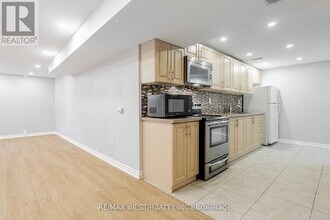 31 Clair Rd in Toronto, ON - Building Photo - Building Photo