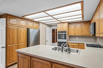 1696 Caminito Aliviado in San Diego, CA - Building Photo - Building Photo