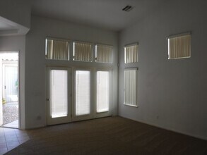 5742 Bracana Ct in Las Vegas, NV - Building Photo - Building Photo
