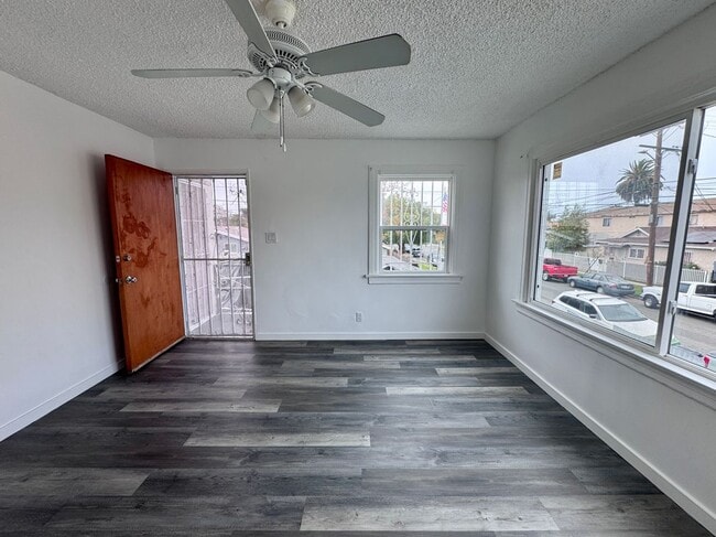 858 W 88th St in Los Angeles, CA - Building Photo - Building Photo