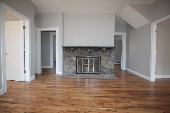 319 Central Ave, Unit 1 in Norwich, CT - Building Photo - Building Photo