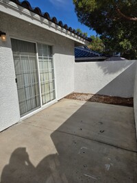 2132 Willowbury Dr in Las Vegas, NV - Foto de edificio - Building Photo