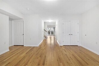 439 Whiton St in Jersey City, NJ - Building Photo - Building Photo