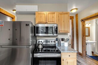 144 Oakland Cir, Unit 1L in Canton, NC - Building Photo - Building Photo