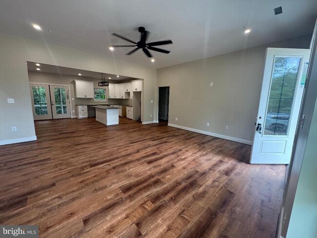 23195 Esperanza Dr in California, MD - Building Photo - Building Photo