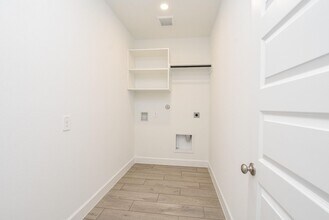 611 Sand Branch Dr in Conroe, TX - Building Photo - Building Photo