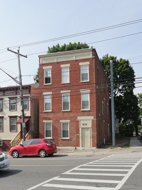 212 Morton Ave in Albany, NY - Building Photo
