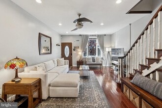 2423 S 10th St in Philadelphia, PA - Foto de edificio - Building Photo