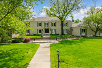 Covington Club Condominium in Fort Wayne, IN - Foto de edificio - Building Photo