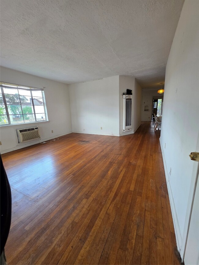 property at 3817 S Shepherd Dr