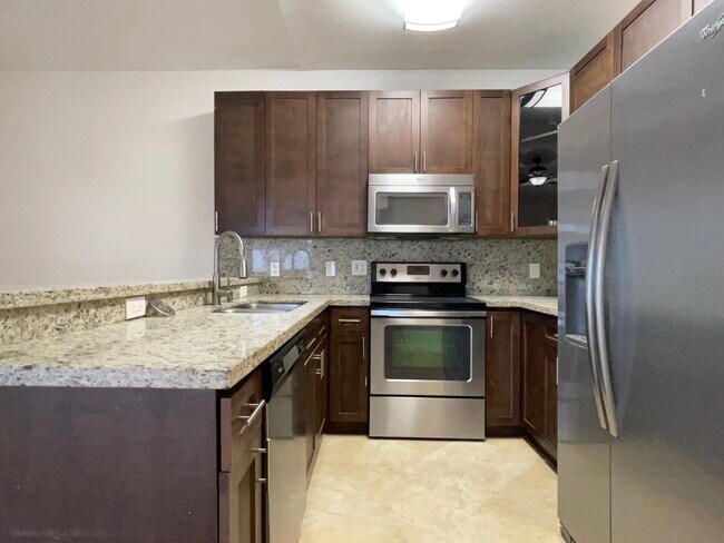 6992 SW 148th Ln in Davie, FL - Foto de edificio - Building Photo