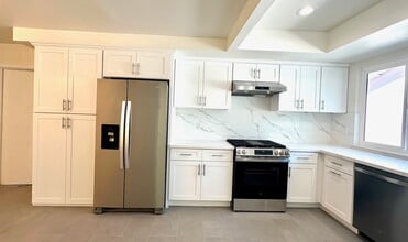 820 Browning Pl in Monterey Park, CA - Foto de edificio - Building Photo