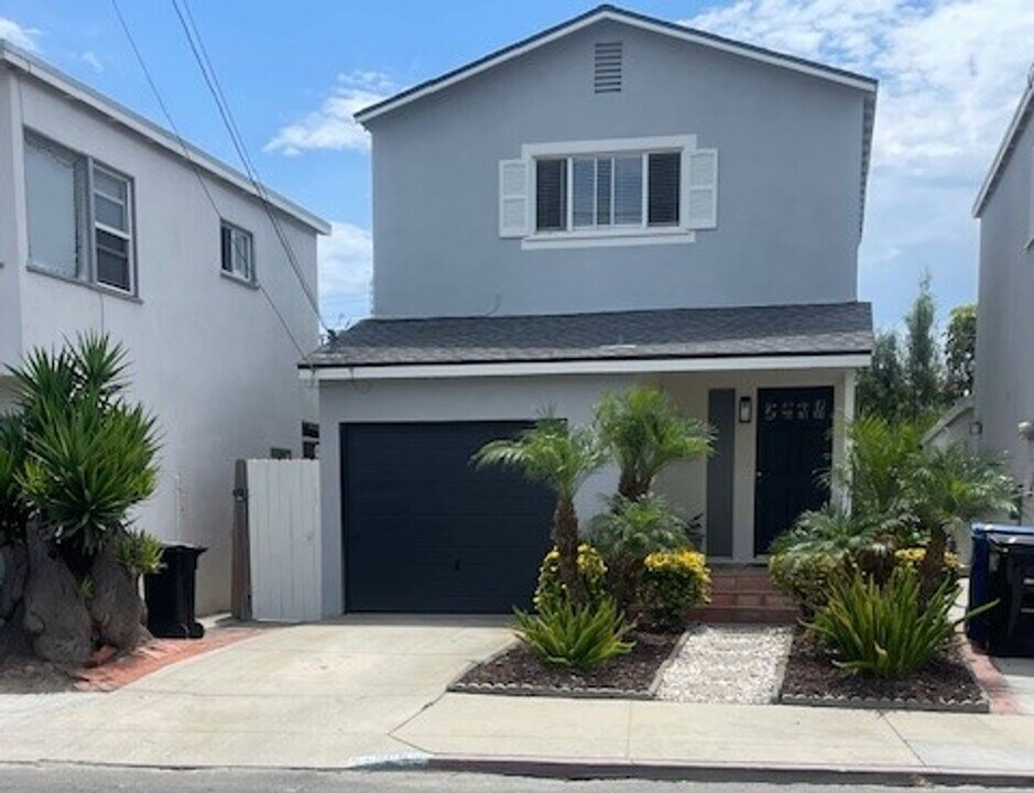 1016 3rd St in Hermosa Beach, CA - Building Photo