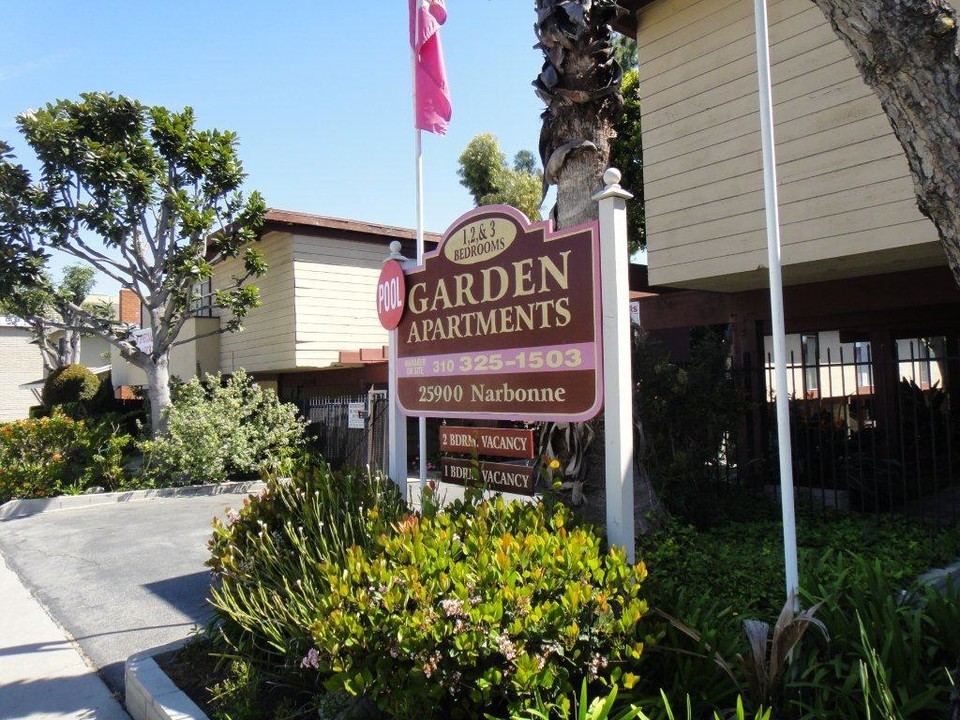 Narbonne Gardens Apartments in Lomita, CA - Building Photo