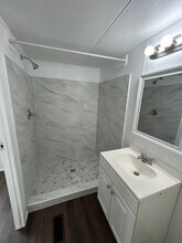 1406 E Wallisville Rd in Highlands, TX - Building Photo - Building Photo