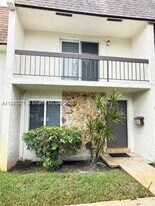 5277 SW 40th Ave in Davie, FL - Building Photo