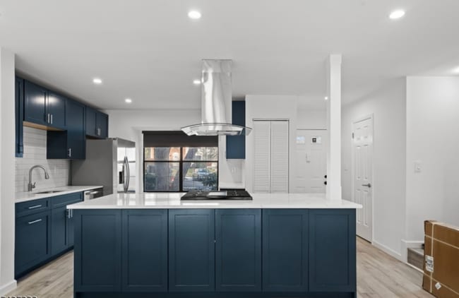 243 Penns Way in Basking Ridge, NJ - Foto de edificio - Building Photo