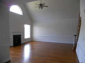 409 Pointe Dr in La Grange, NC - Building Photo - Building Photo