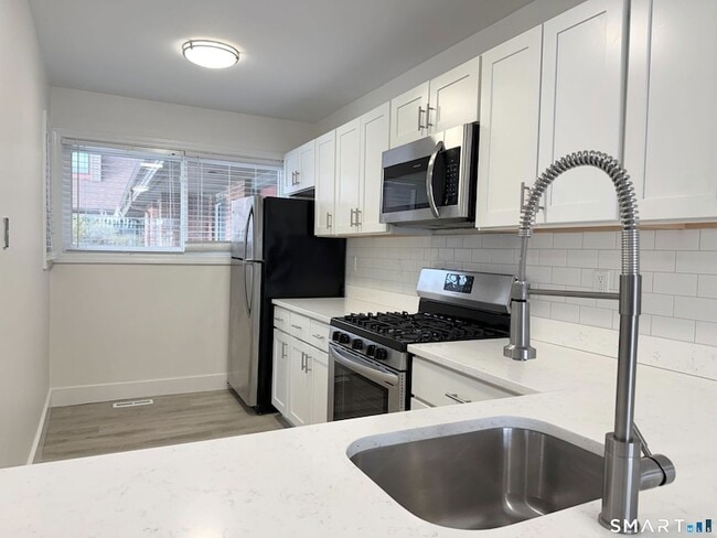 40 Montoya Dr in Branford, CT - Building Photo - Building Photo