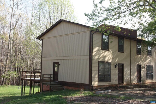 128 Longwood Dr in Charlottesville, VA - Building Photo - Building Photo