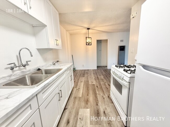 8140 W 83rd St in Los Angeles, CA - Building Photo - Building Photo