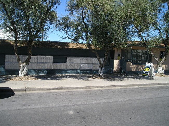 MCR Apartments in Las Vegas, NV - Foto de edificio - Building Photo