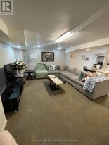 1604 Middleton St in Pickering, ON - Building Photo