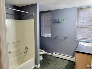 234 E Main St in Waterbury, CT - Building Photo - Building Photo