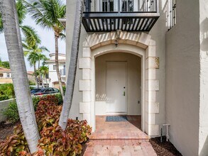 20729 NE 32nd Ave in Aventura, FL - Building Photo - Building Photo