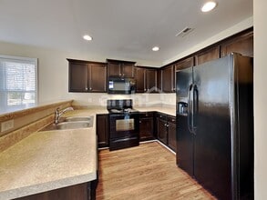 416 Joneshaven Dr in Fuquay Varina, NC - Foto de edificio - Building Photo