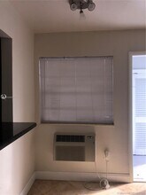 2185 NE 123rd St-Unit -101 in North Miami, FL - Foto de edificio - Building Photo