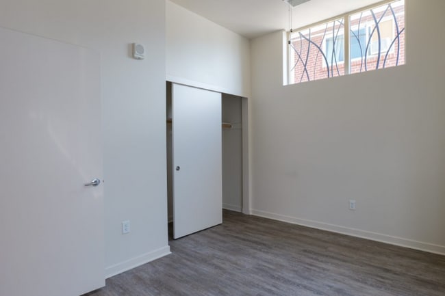 5885 W 14th Ave in Lakewood, CO - Foto de edificio - Building Photo