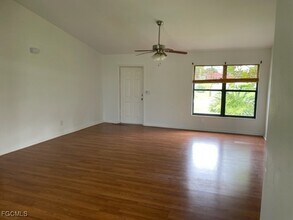 5367 Coral Ave in Cape Coral, FL - Foto de edificio - Building Photo