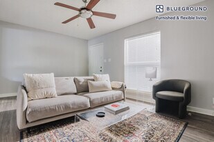 1230 E 38th 1/2 St, Unit SI FL1-ID279 in Austin, TX - Building Photo