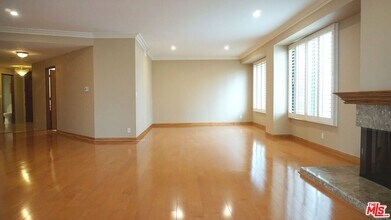 4460 Wilshire Blvd-Unit -503 in Los Angeles, CA - Building Photo - Building Photo