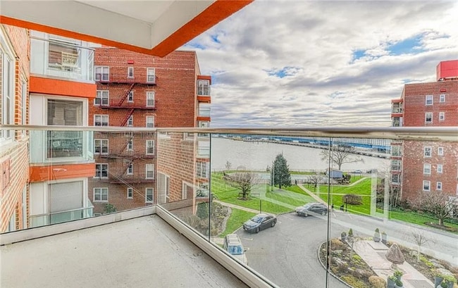 2 Salisbury Pt in Nyack, NY - Building Photo - Building Photo