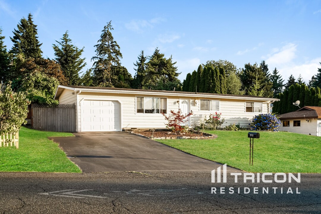 2713 SW 327th St in Federal Way, WA - Foto de edificio