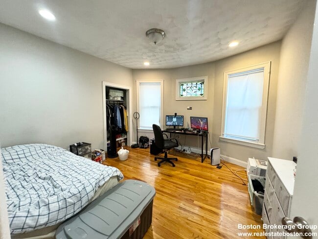 157 E Cottage St, Unit 1