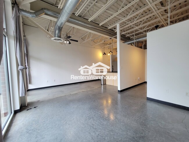 5200 Peachtree Rd in Atlanta, GA - Foto de edificio - Building Photo