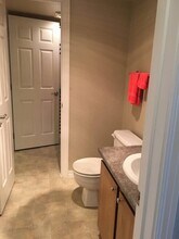 1700 W Sunn Fjord Ln, Unit L in Bremerton, WA - Building Photo - Building Photo